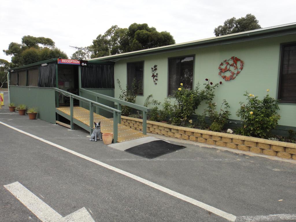 ホテル Lake Albert Caravan Park Meningie エクステリア 写真